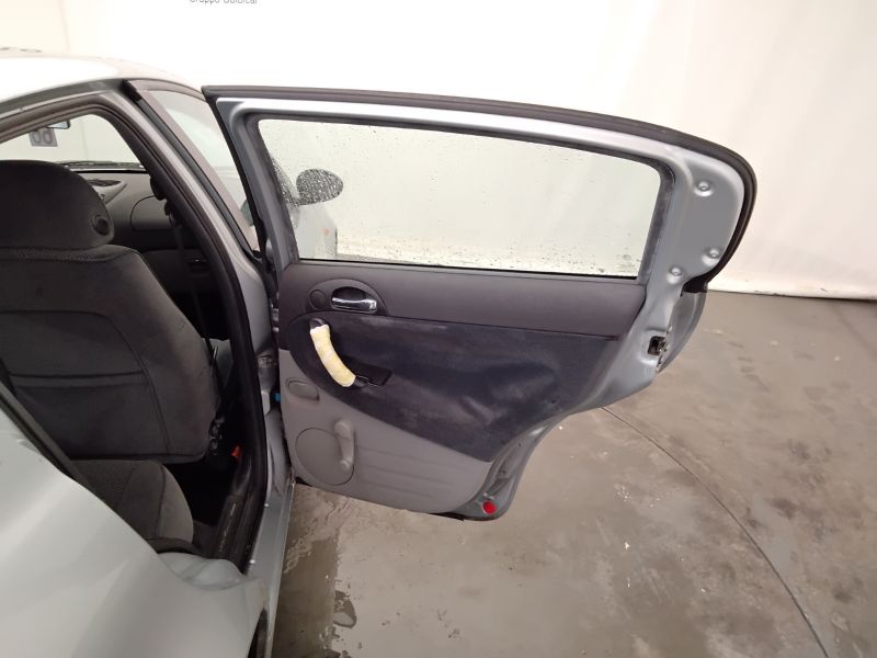 GuidiCar - ALFA ROMEO 147 147 - 1.6i 16V Twin Spark cat 5p. Distinctive